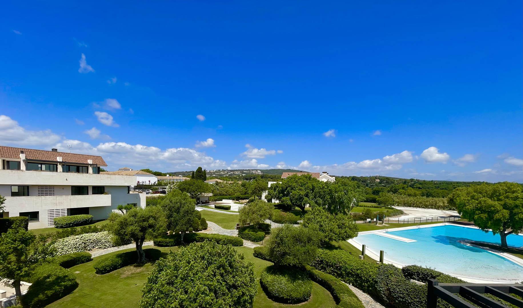 Viviendas a la venta en Valderrama Un exclusivo residencial junto al Club de Golf Valderrama en Sotogrande, Cádiz.
Hacienda Valderrama →