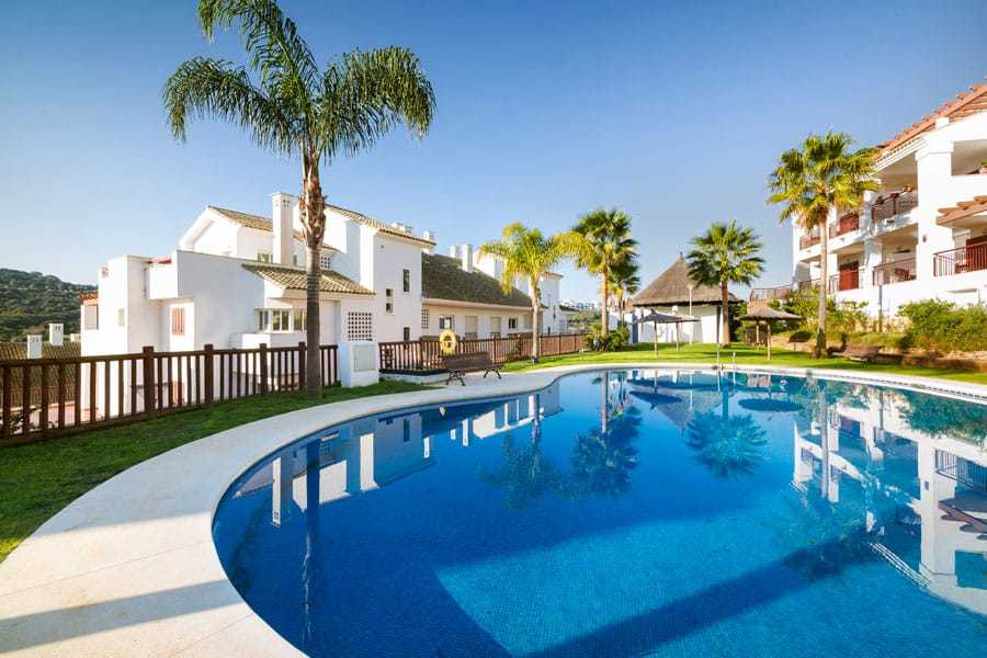 Apartamentos en venta desde 119.000€  
Viviendas de obra nueva de 2 y 3 dormitorios en Alcaidesa, desde 85 m2, con piscinas, pistas de pádel.
 
 VENDIDA